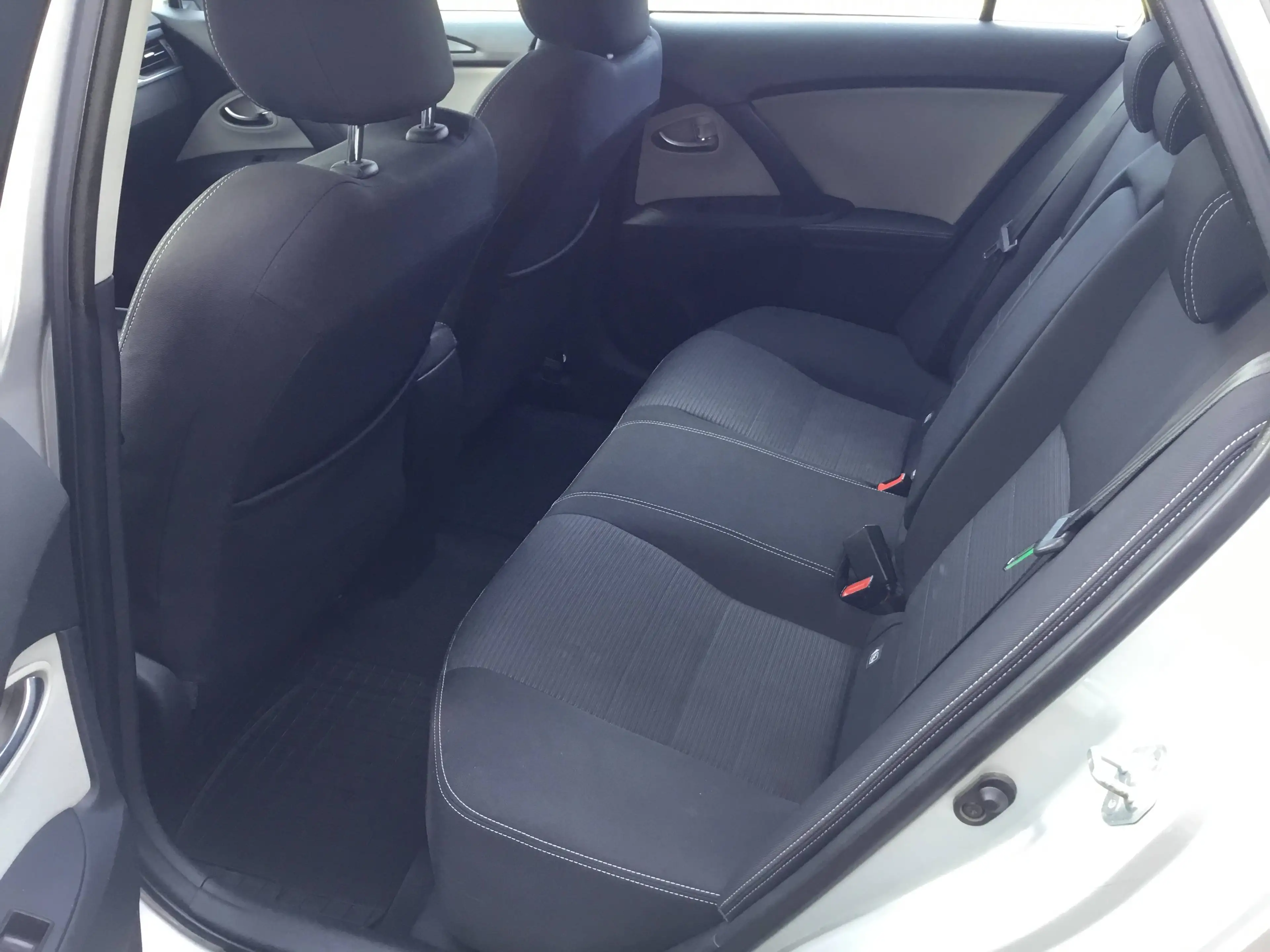 Toyota Avensis 1,6 D-4D Touring Sports Active — photo 9