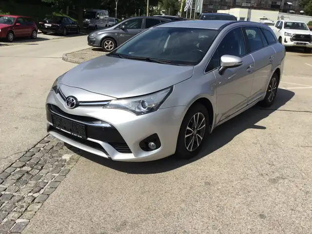 Toyota Avensis 1,6 D-4D Touring Sports Active