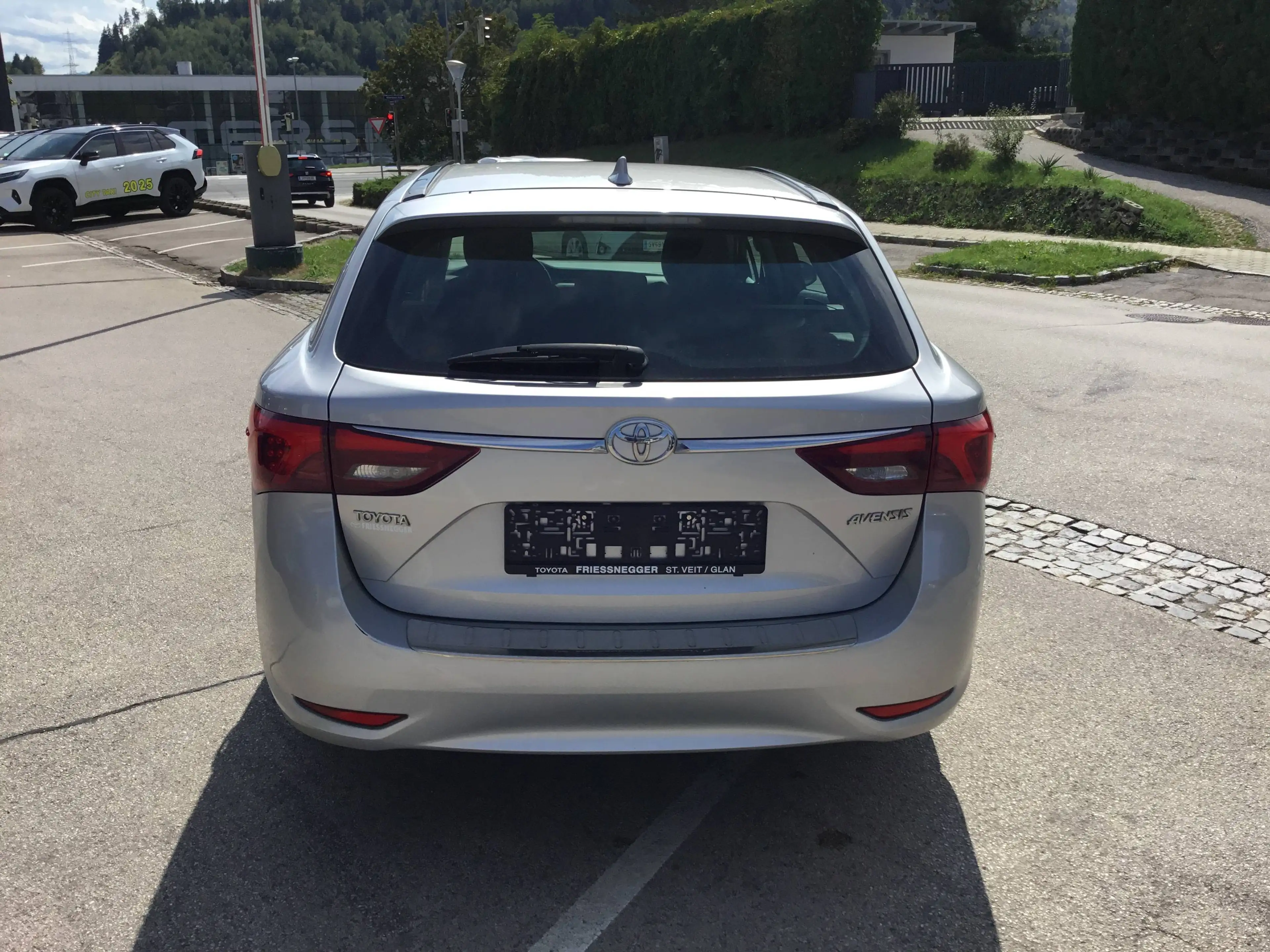 Toyota Avensis 1,6 D-4D Touring Sports Active — photo 3