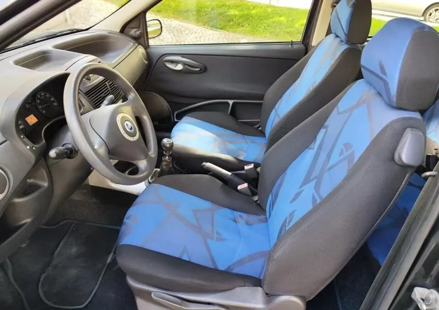 Fiat Punto 1.2i 16v Flair - 2