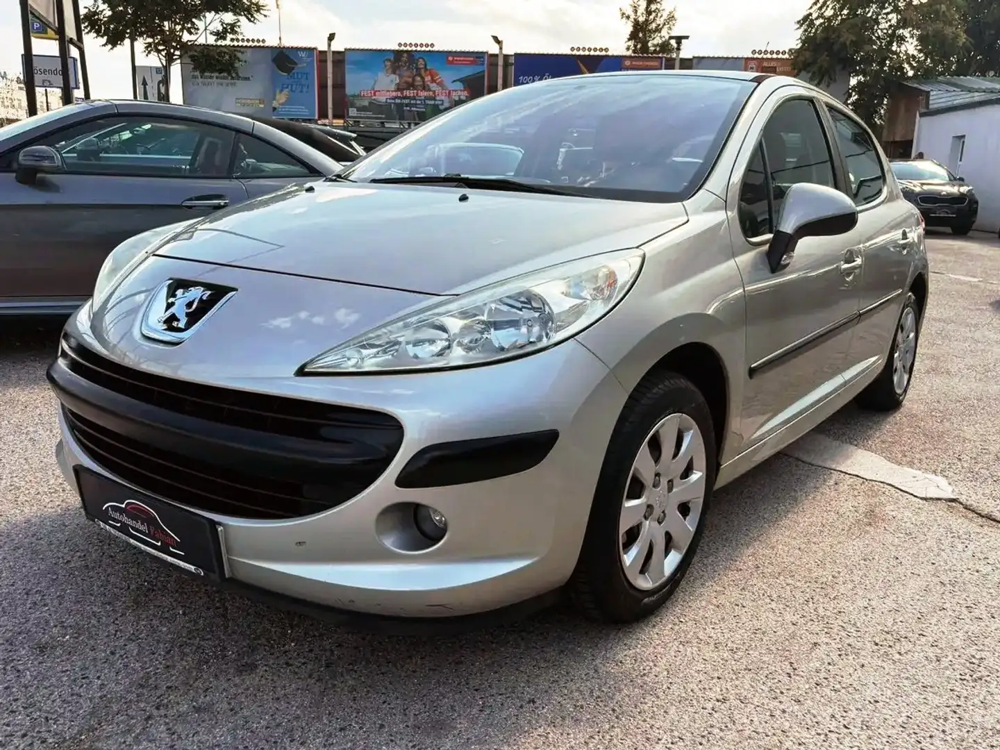 Peugeot 207 Ö3-Edition 1,4 mit PICKERL 07/26 Panoramadach Silber - 1