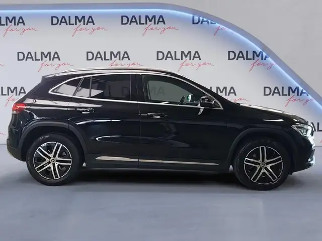 Mercedes-Benz GLA view 6