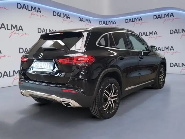 Mercedes-Benz GLA view 5