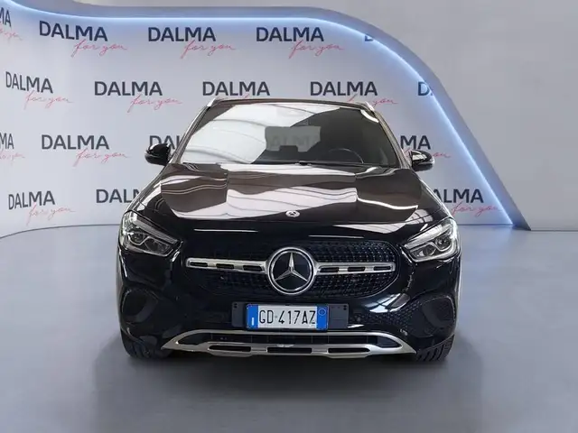 Mercedes-Benz GLA view 8