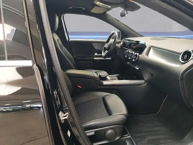 Mercedes-Benz GLA view 14