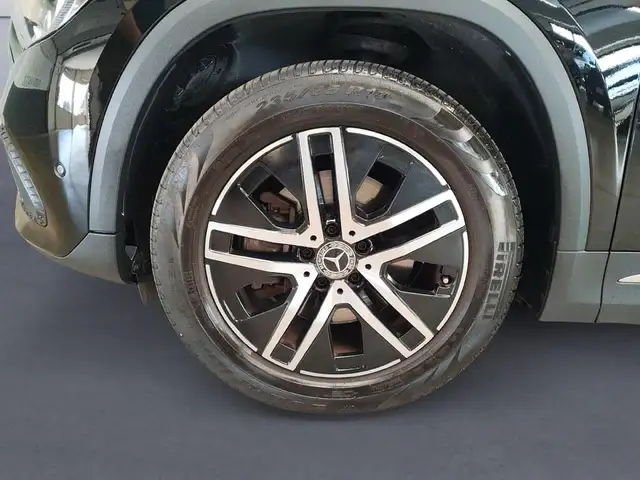 Mercedes-Benz GLA view 9