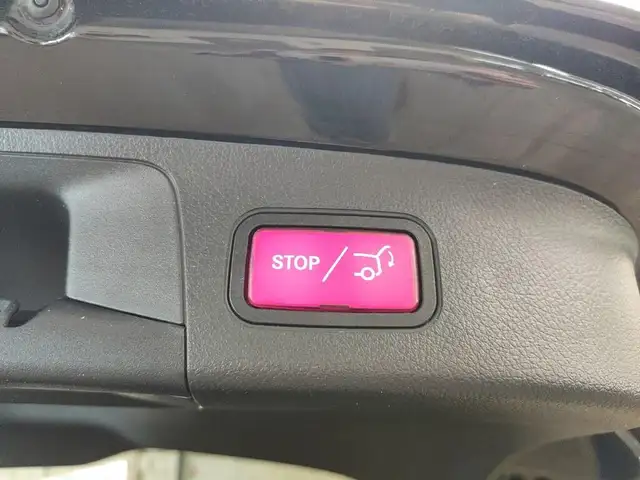 Mercedes-Benz GLA view 16