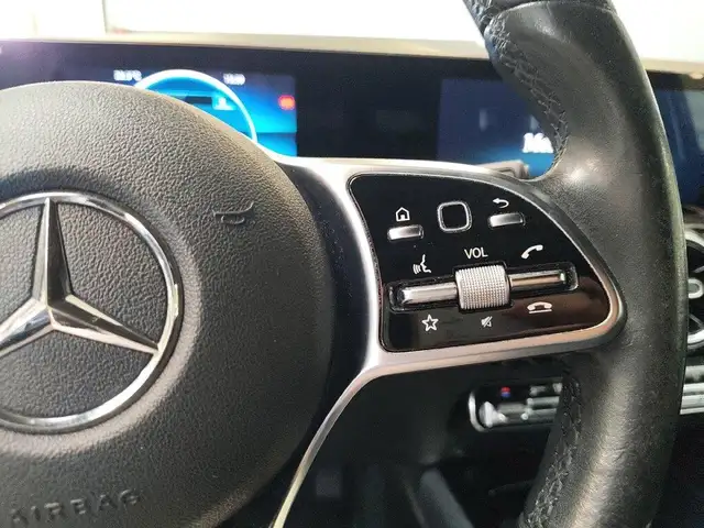 Mercedes-Benz GLA view 18