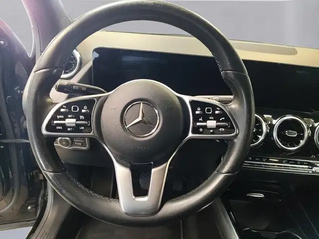 Mercedes-Benz GLA view 12