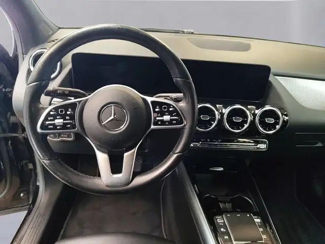 Mercedes-Benz GLA view 11