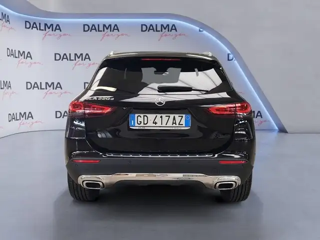 Mercedes-Benz GLA view 4
