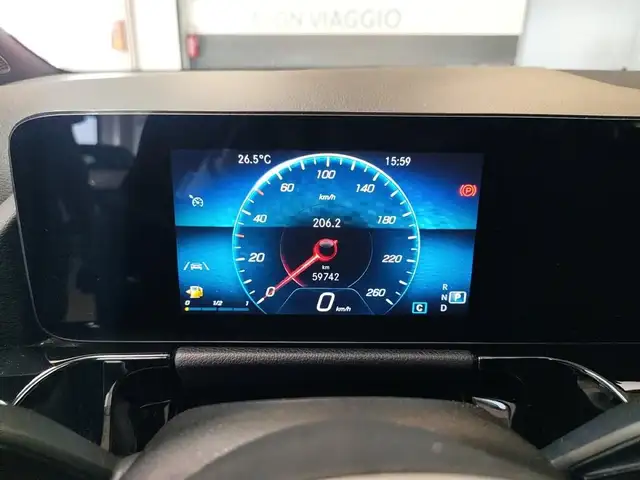 Mercedes-Benz GLA view 19