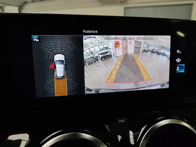 Mercedes-Benz GLA view 21
