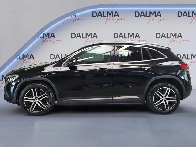 Mercedes-Benz GLA view 2