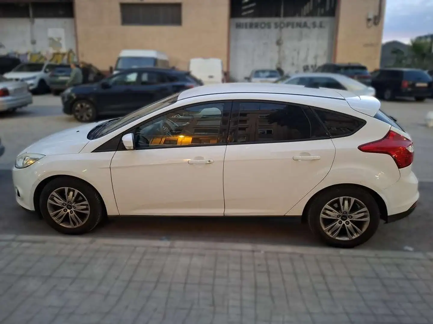 Ford Focus 1.0 Ecoboost Auto-S&S Trend Blanco - 1