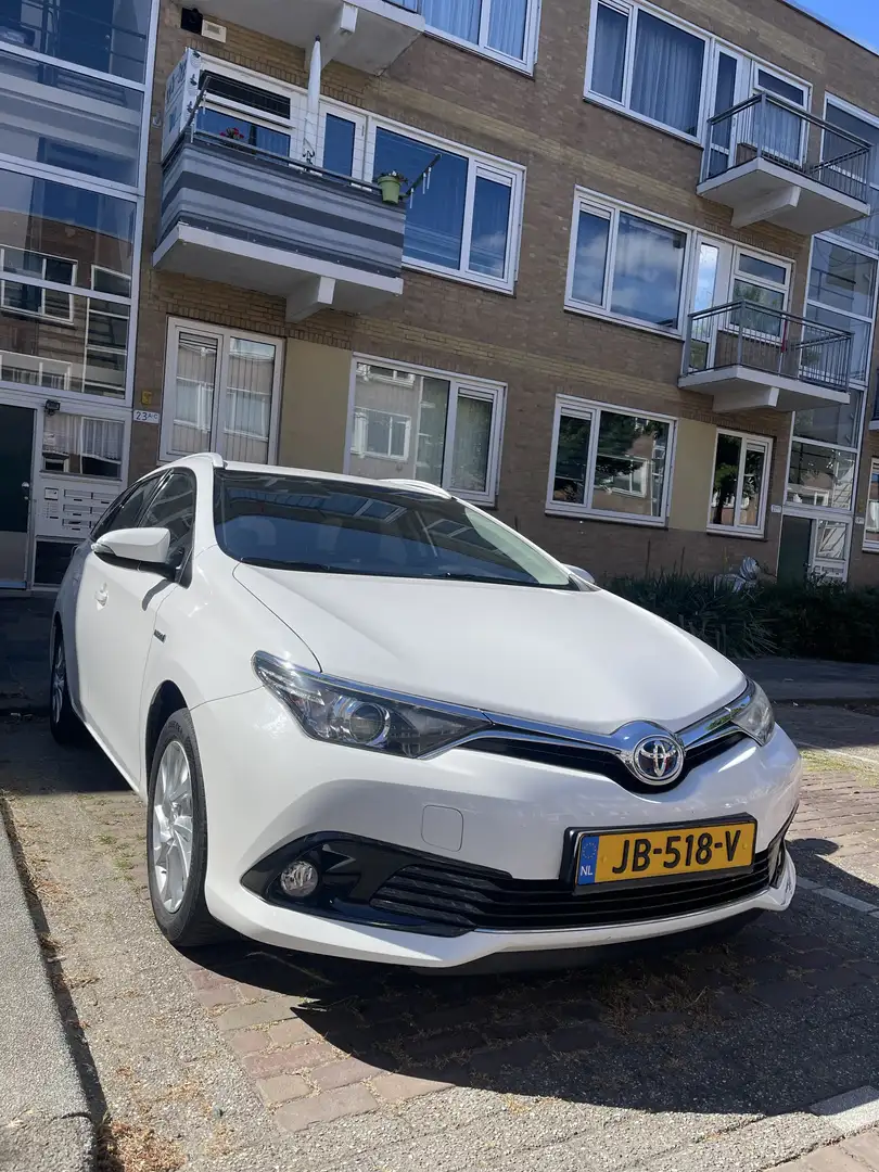 Toyota Auris 1.8 Hybr. Aspiration Biały - 1