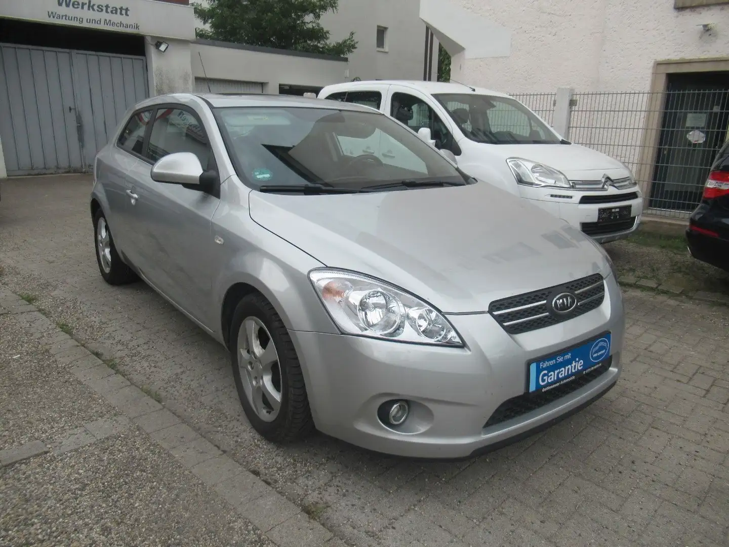 Kia Ceed / cee'd 1,6 Benzin Grau - 2