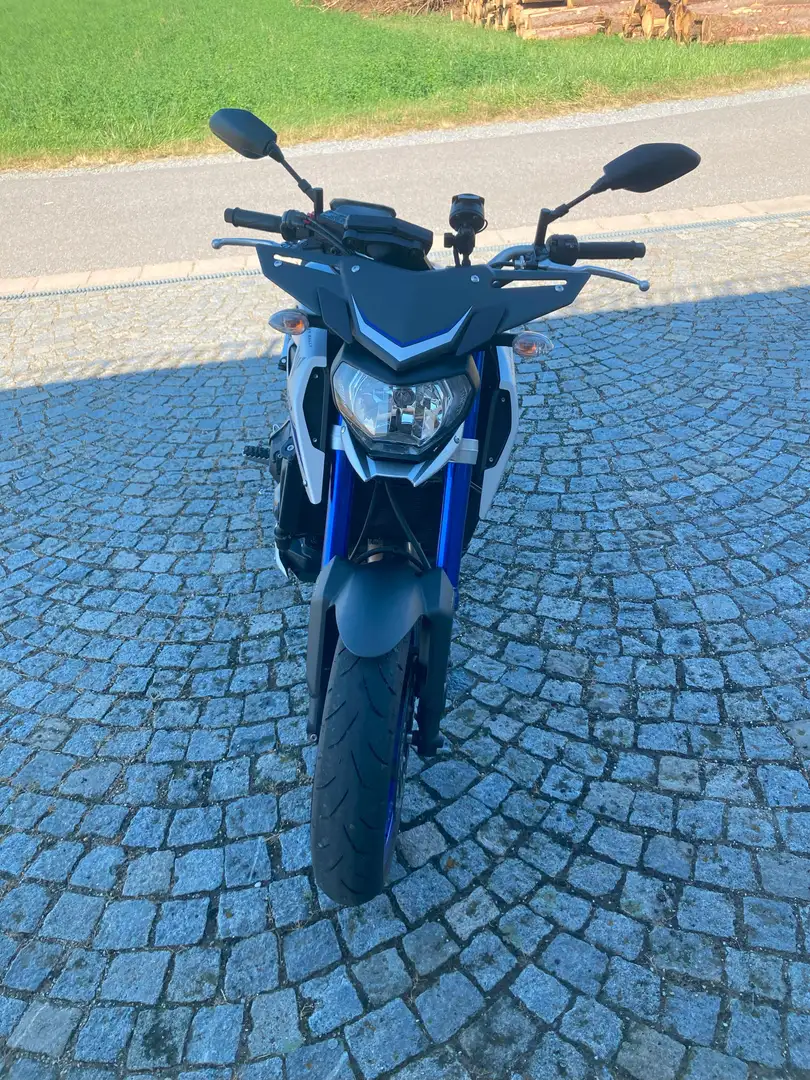 Yamaha MT-09 Plateado - 2