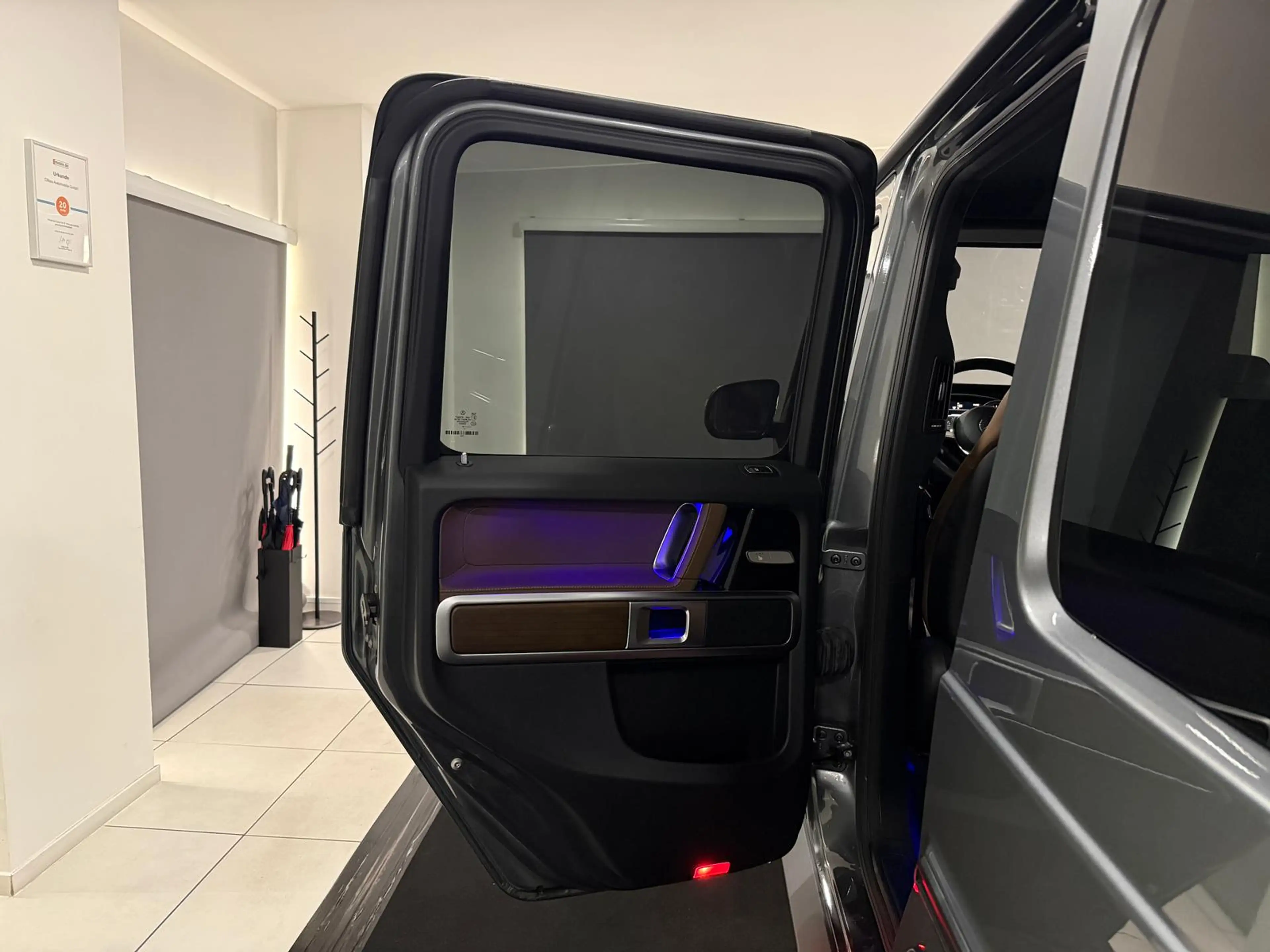 Mercedes-Benz G 350 d*DISTR.*AMBIENTE*GSD*MEMORY*LED*AHK*KAM* — photo 15