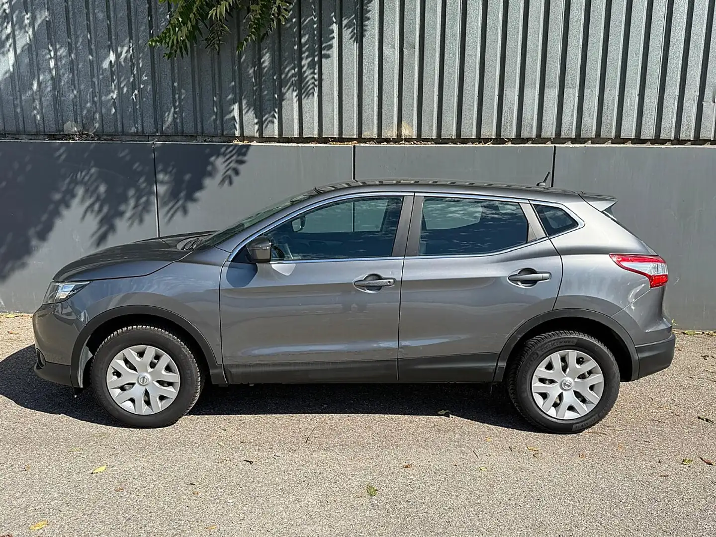 Nissan Qashqai 1,2 DIG-T Visia | PICKERL BIS 01/2027 | Grau - 2