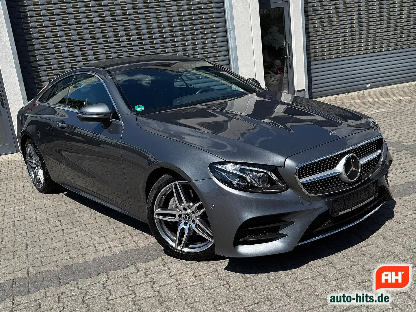 Mercedes-Benz E 220 Coupe AMG Line Comand Navi Standhzg. ACC Grau - 2