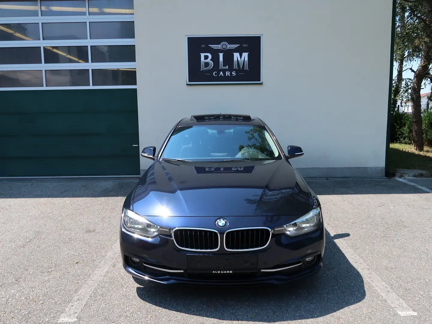 BMW 320 320d Sport Line Panorama, Head Up, Keyless Entry Blau - 2