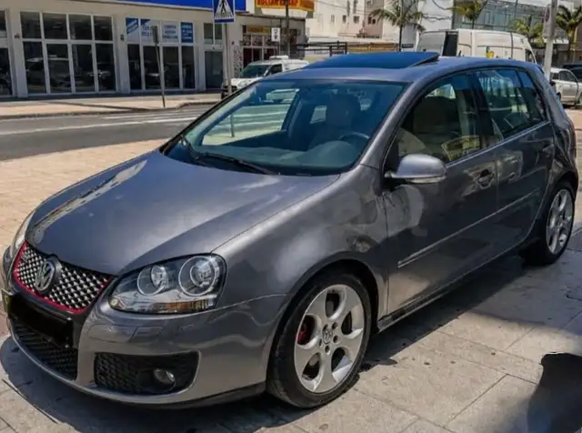 Volkswagen Golf GTI 2.0 TFSI DSG
