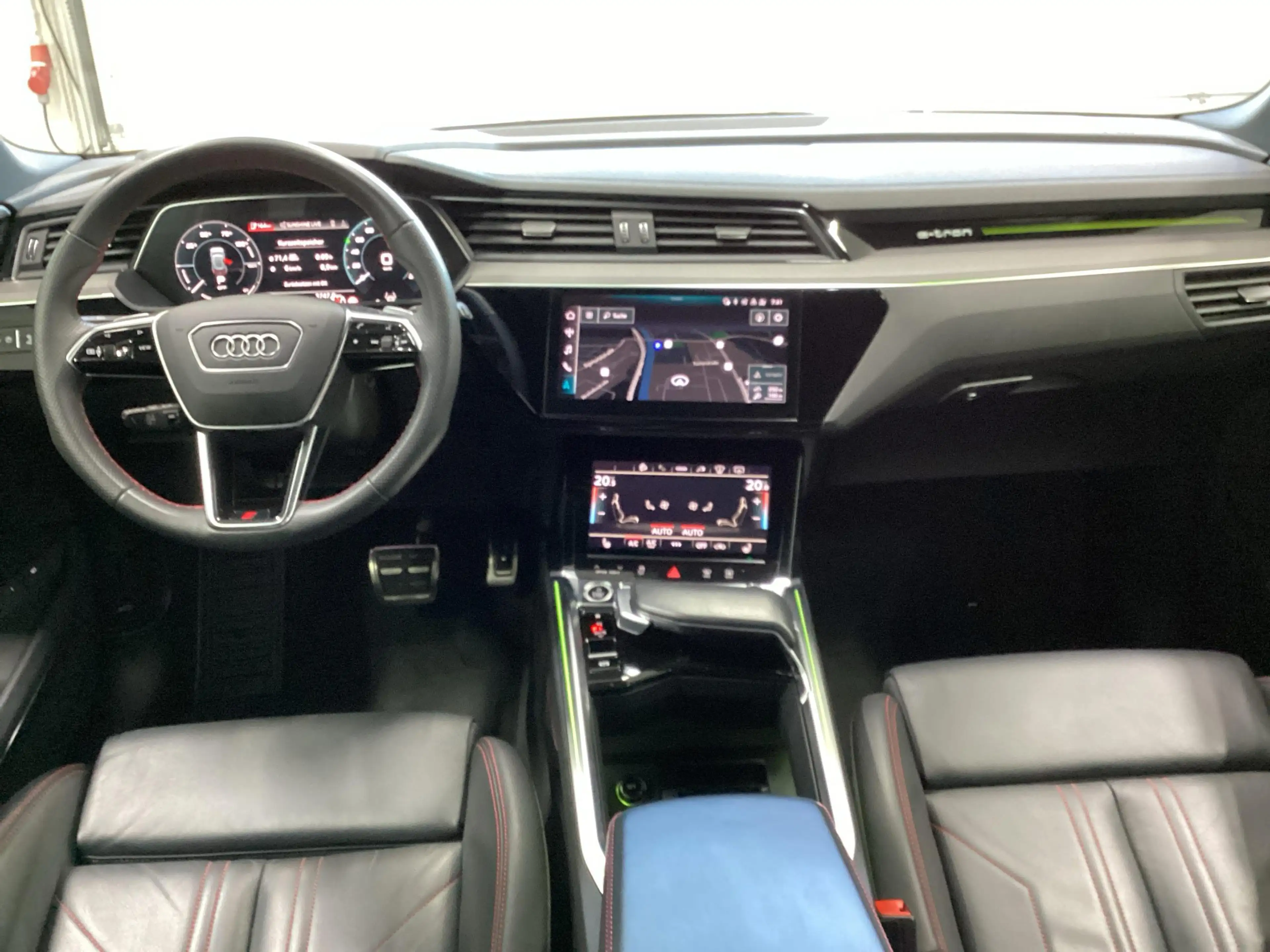 Audi Q8 e-tron S line 55 B&O HUD Keyless 360° ACC SHZ — photo 8
