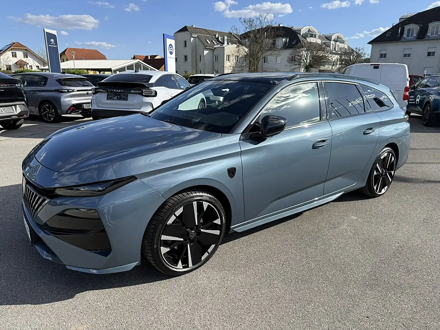 Peugeot 308 SW GT Hybrid 145 e-DCS6 Blau - 2