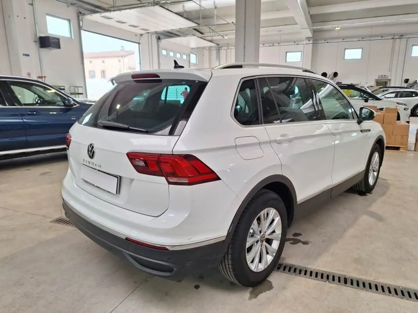 Volkswagen Tiguan Tiguan II 2021 1.5 tsi Life 130cv Wit - 2