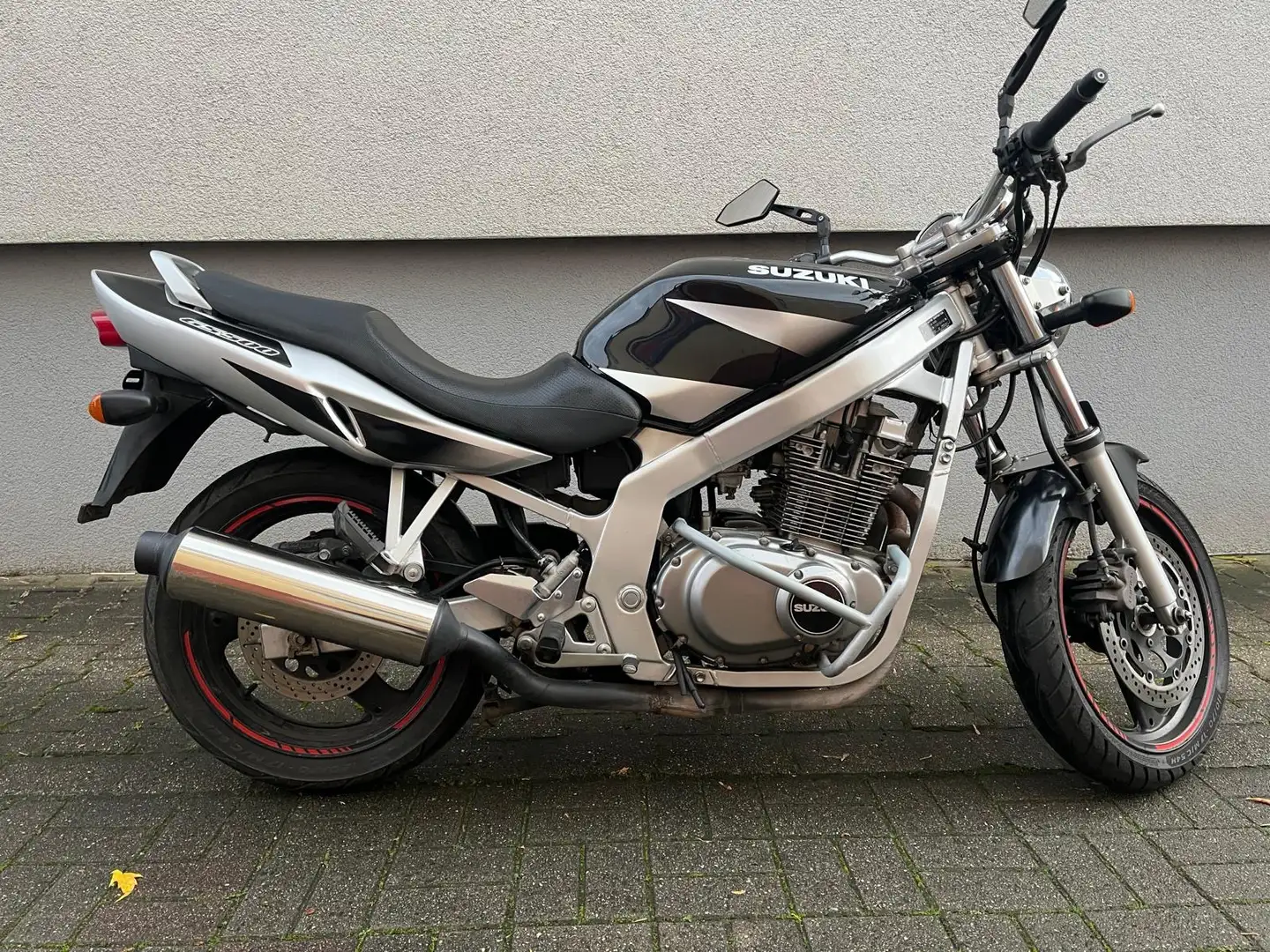 Suzuki GS 500 Černá - 1
