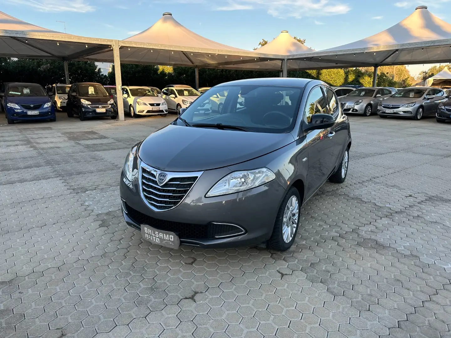 Lancia Ypsilon 1.2 69 CV 5p. Gold Grijs - 1