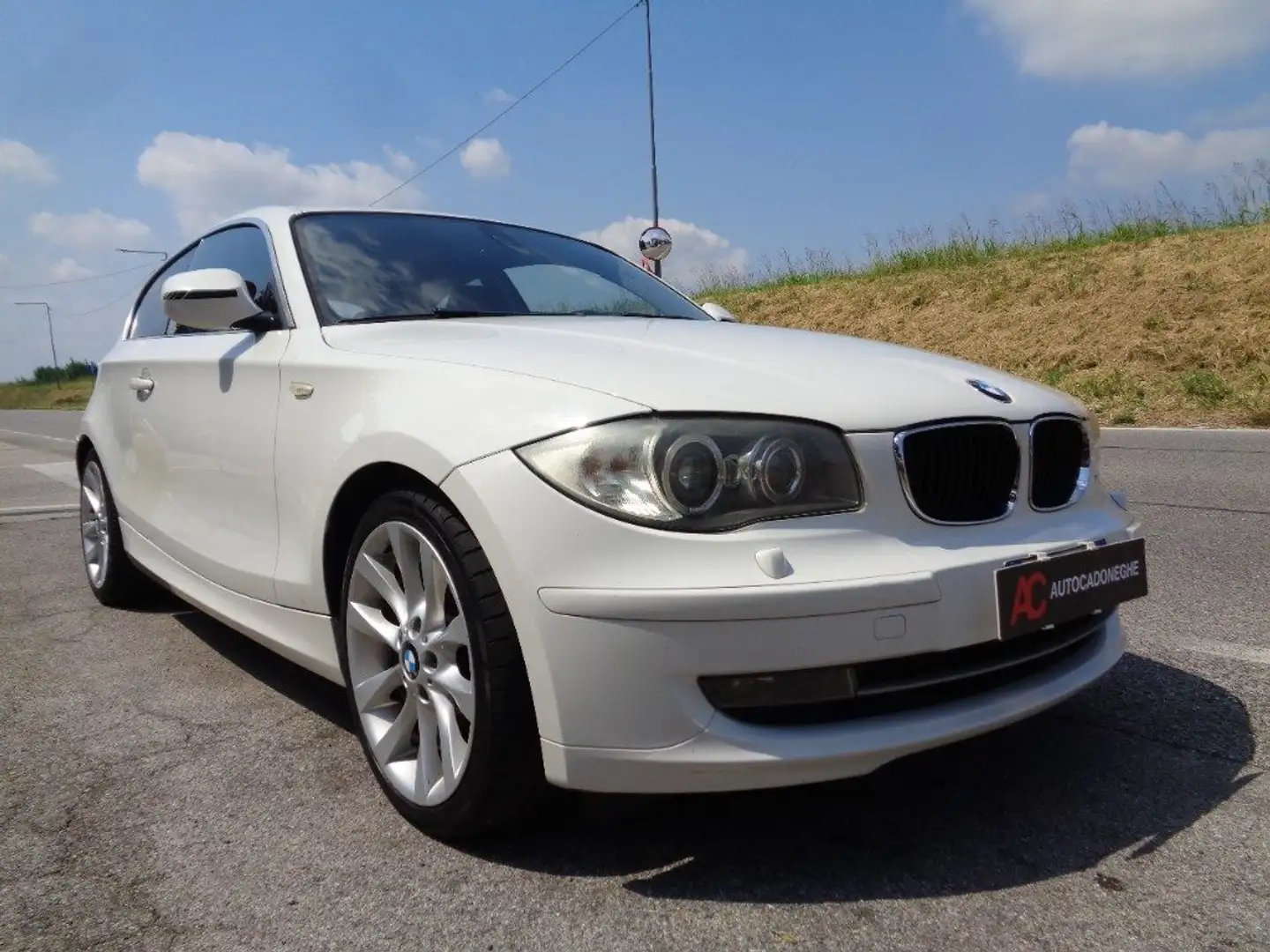 BMW 118 d MOTORE NUOVO CON FATTURA BMW, GARANZIA, FULL OP Bianco - 2