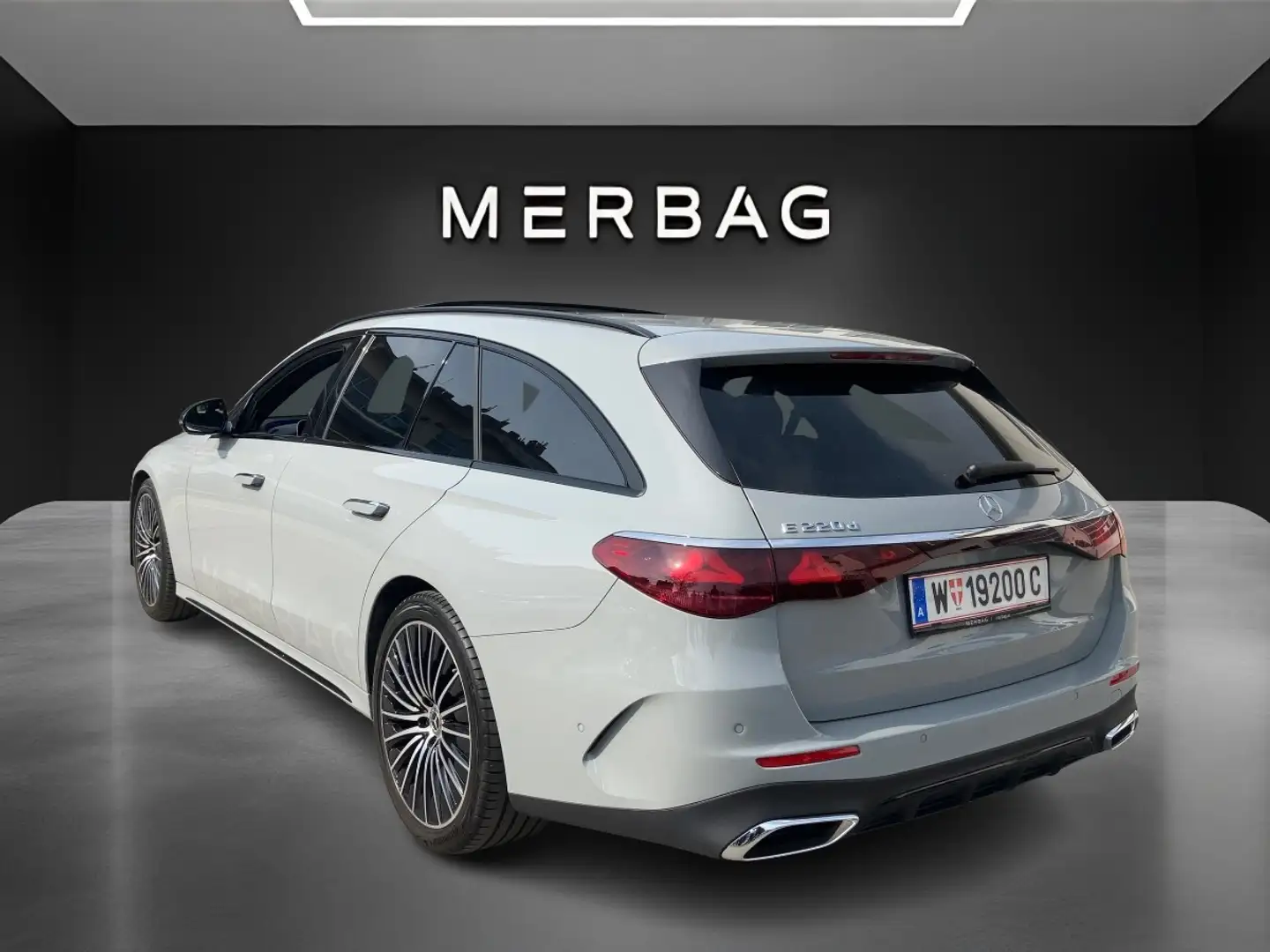 Mercedes-Benz E 220 d T-Modell AMG Line Gris - 2