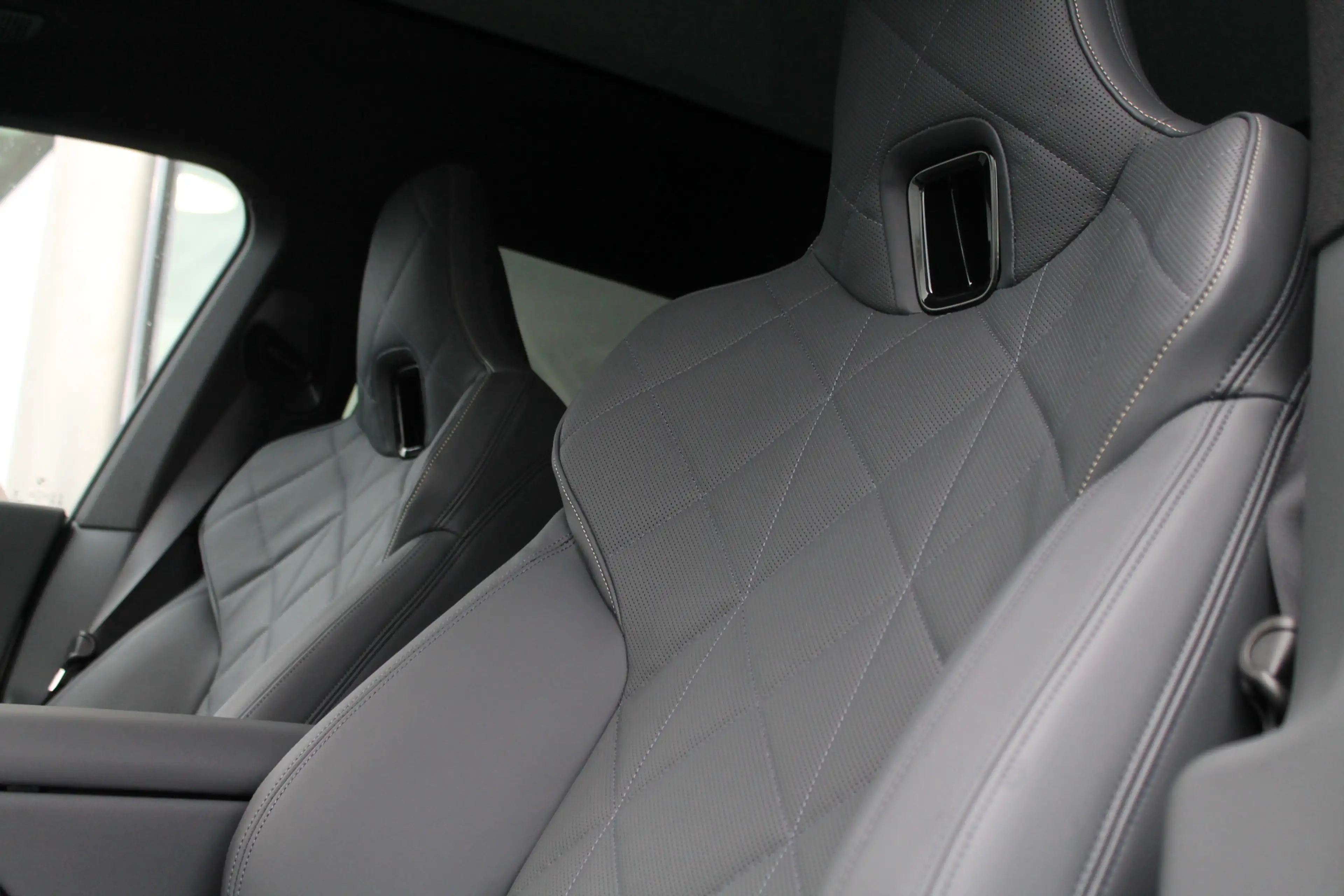 BMW iX xDrive60 M Sport / Panoramadak Sky Lounge / Trekha — photo 5