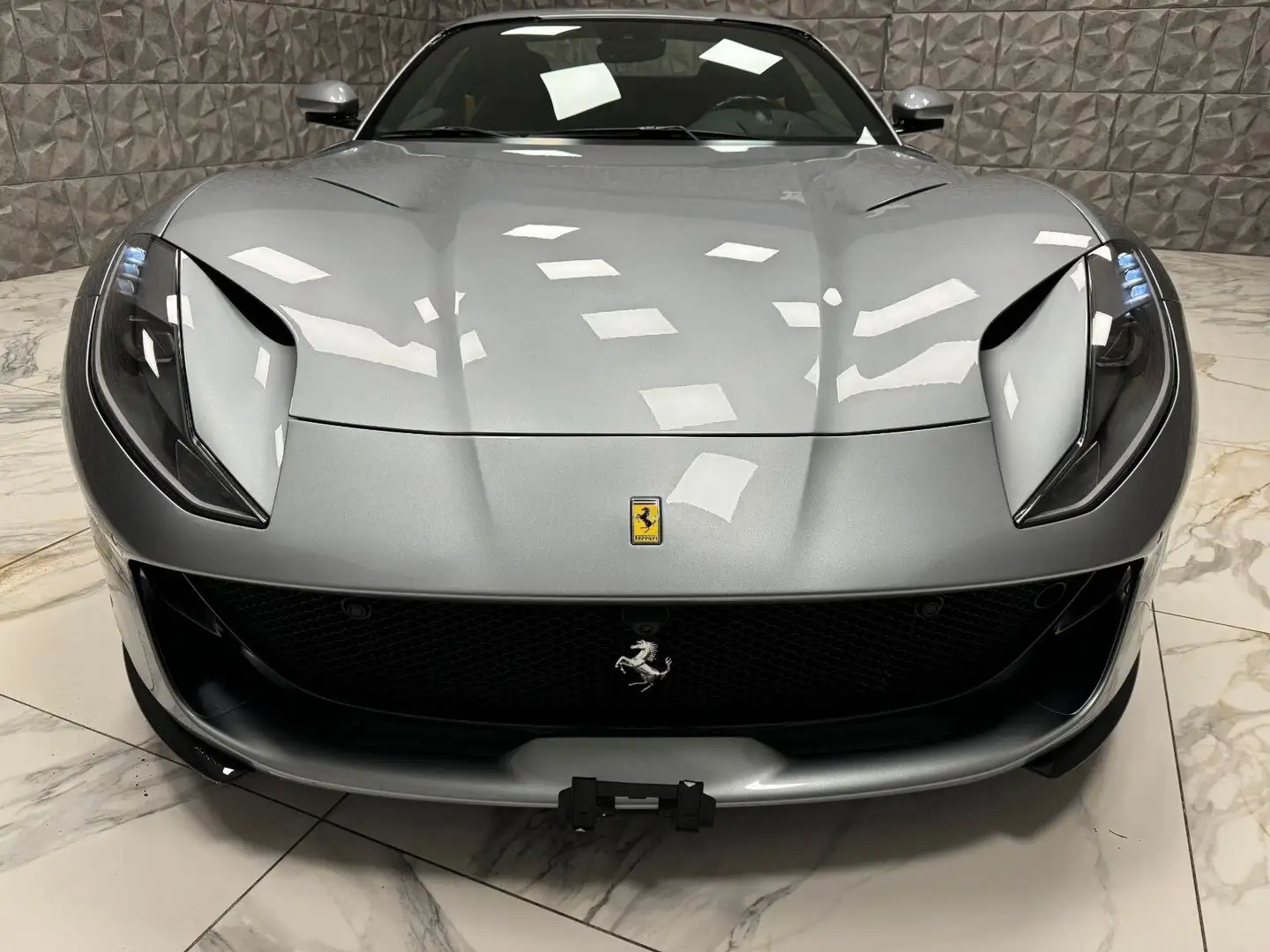 Ferrari 812 GTS -V12 / CARBON-LIFT-CAMERA Grau - 1