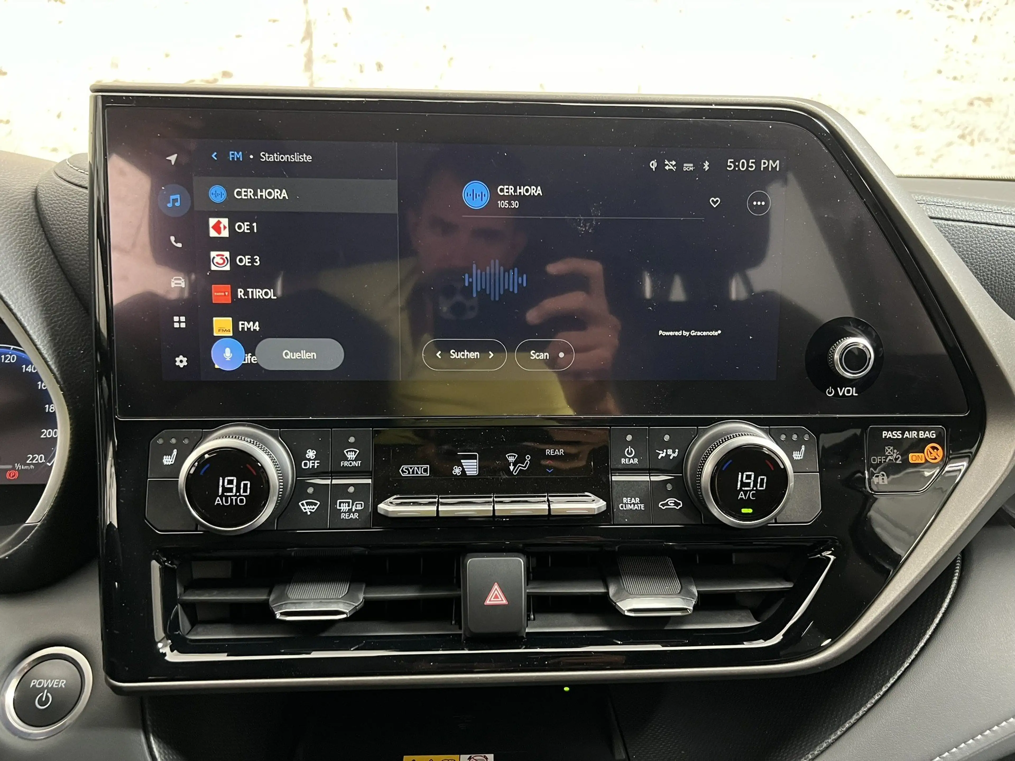 Toyota Highlander 2,5 Hybrid Style — photo 14