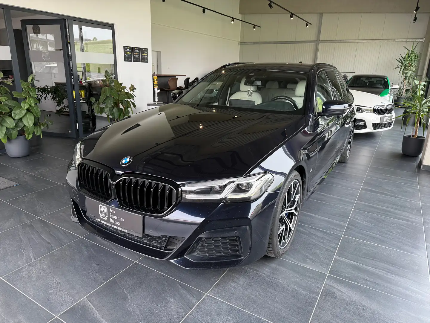 BMW 530 530 d xDrive M Sport*LED*HarmanKardon*LiveCockpit* Schwarz - 1