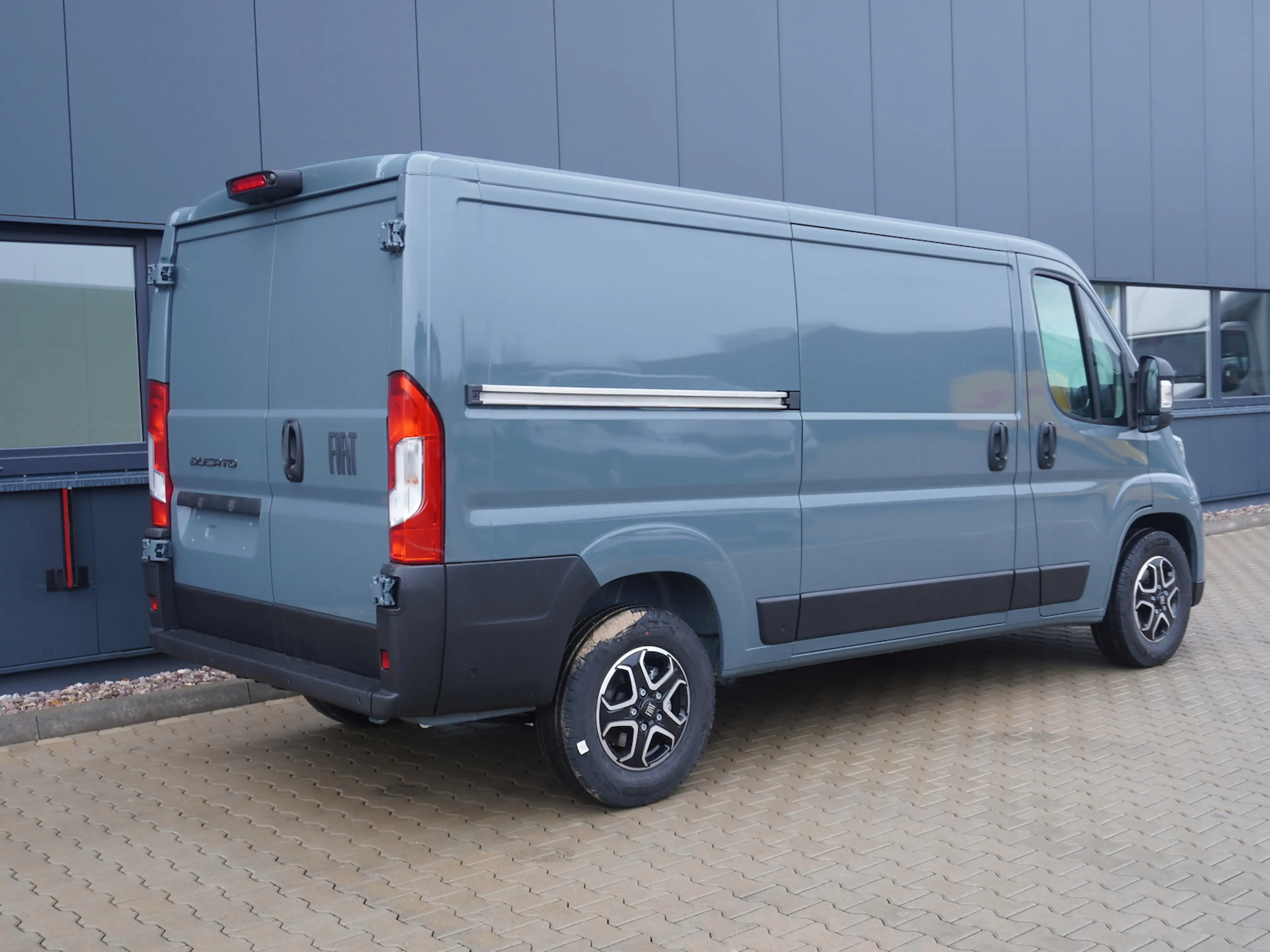 Fiat Ducato 35 L2H1 140 Automatik / 10-Zoll-Navi — photo 2