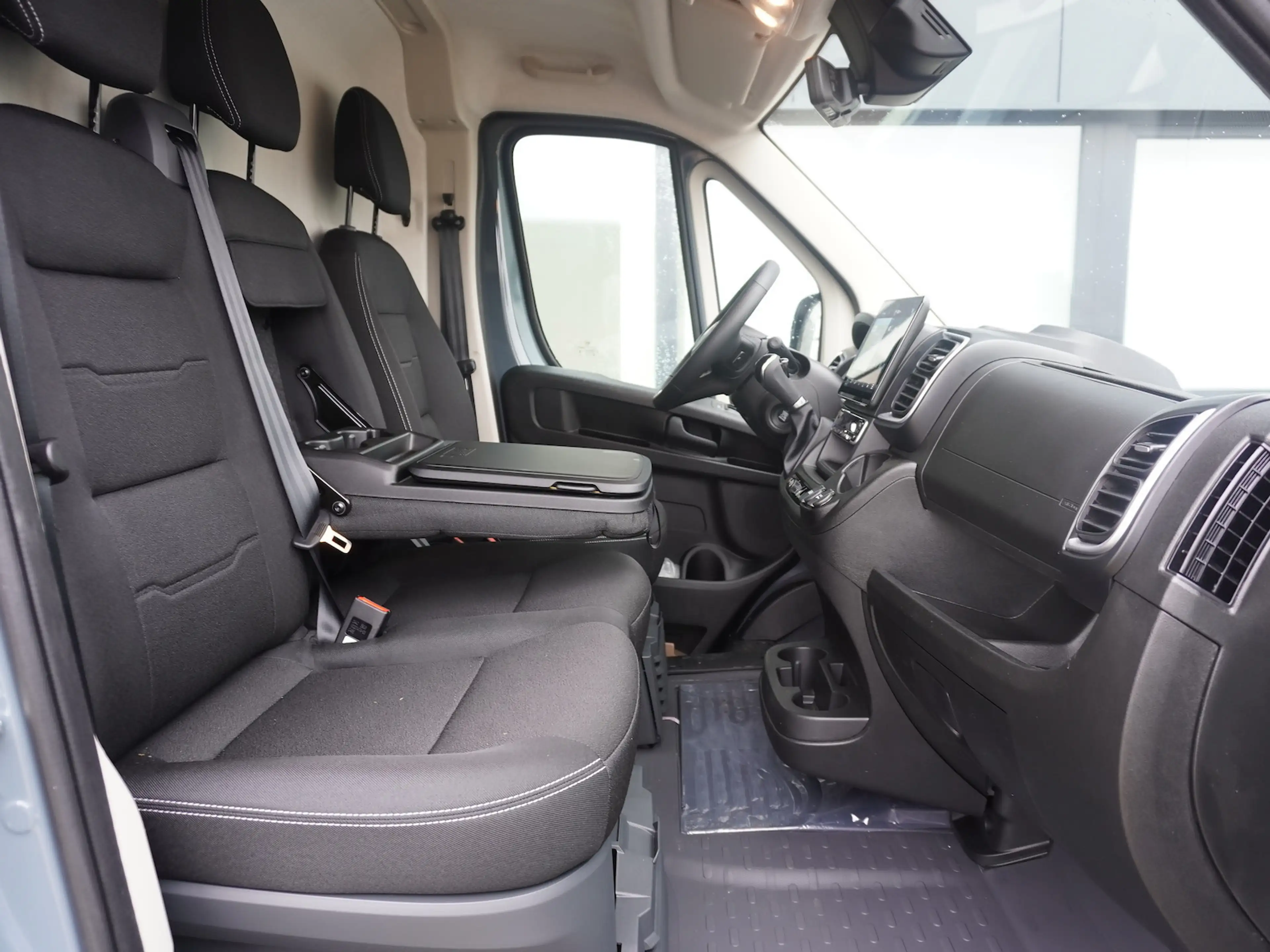 Fiat Ducato 35 L2H1 140 Automatik / 10-Zoll-Navi — photo 10
