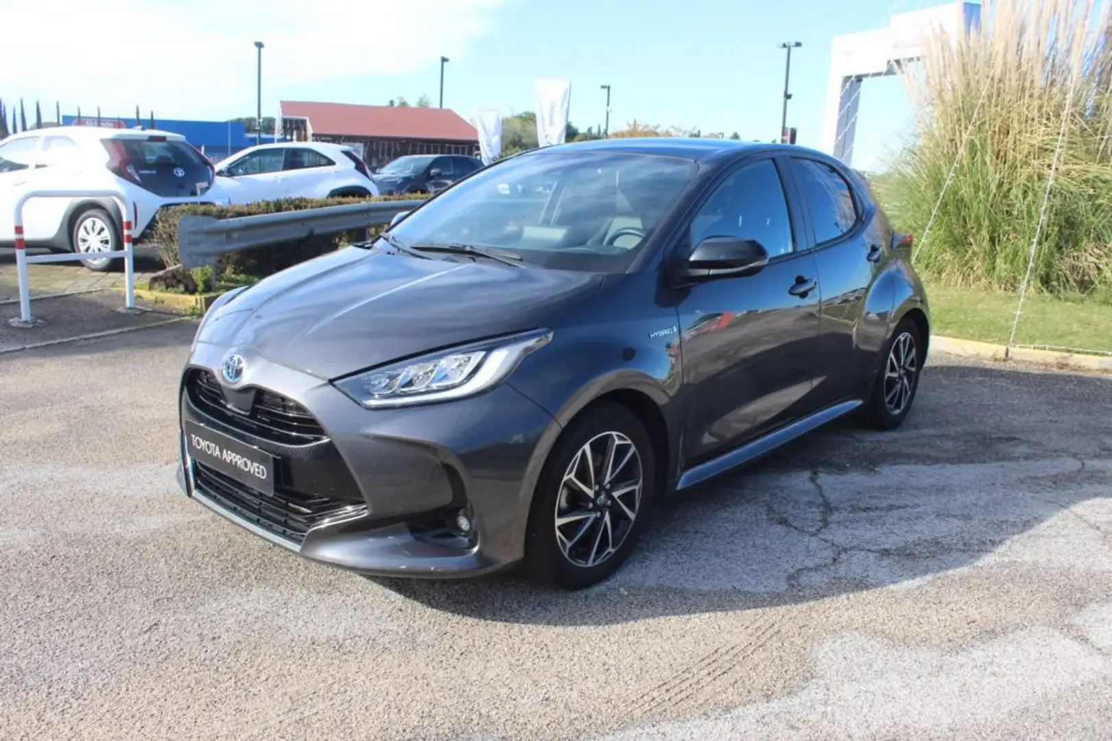 Toyota Yaris 1.5 Hybrid 5 porte Lounge Grigio - 1