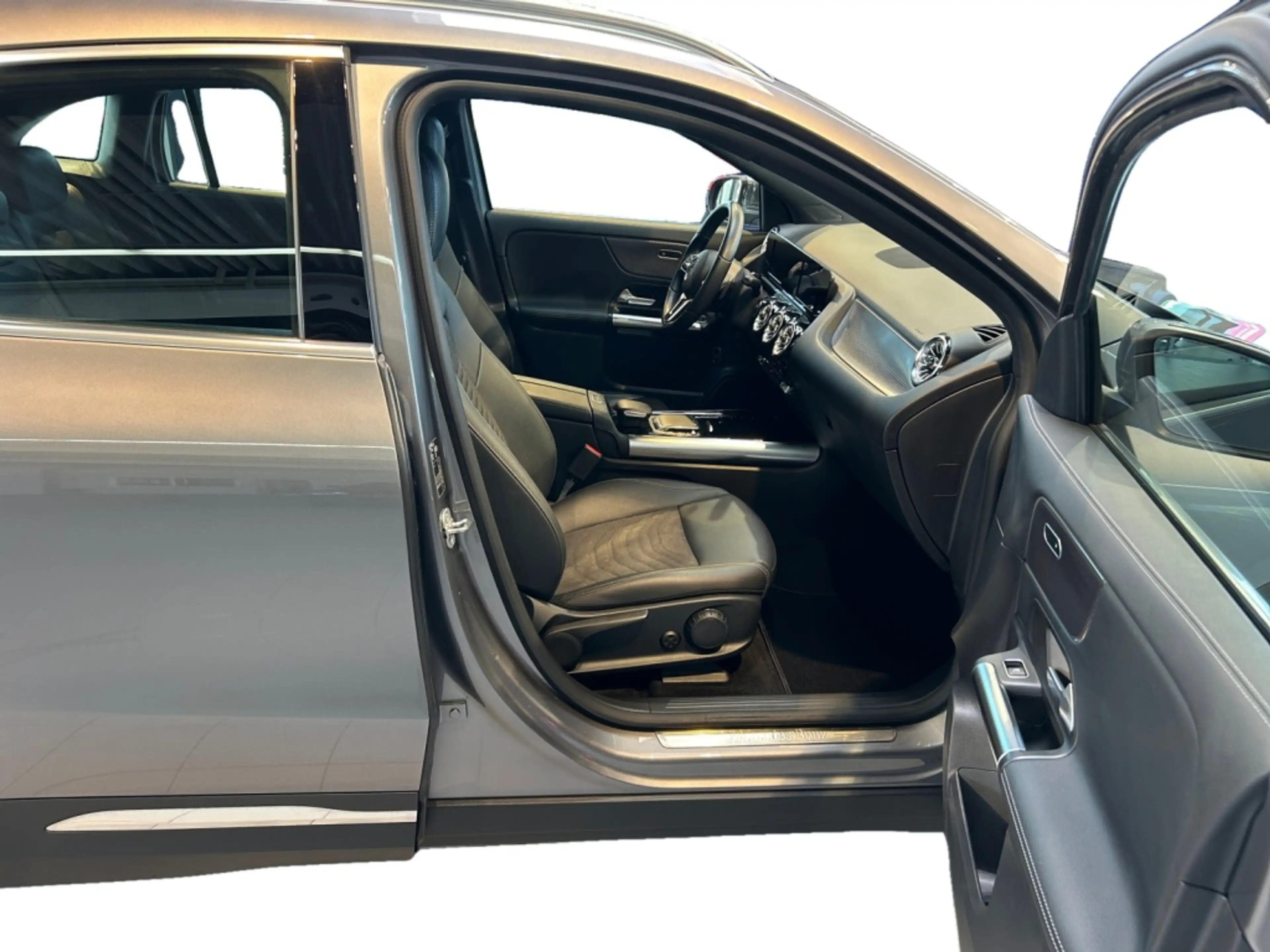 Mercedes-Benz EQA 250 Progressive  MBUX+Progressive+Cam+LED — photo 11