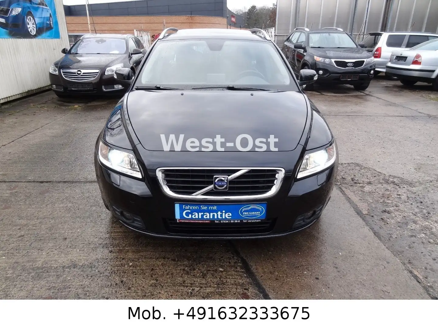 Volvo V50 Kombi 2.0 D Summum Leder SDach PDC HU/AU neu Schwarz - 2