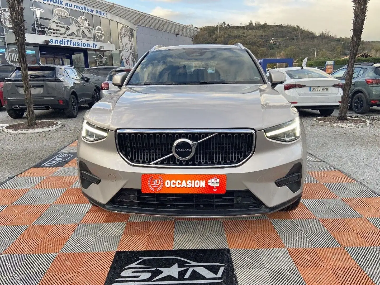 Volvo XC40 2.0 MHEV 163 BVA CORE Caméra JA 18\u0026amp;quot; Hayon Beige - 2