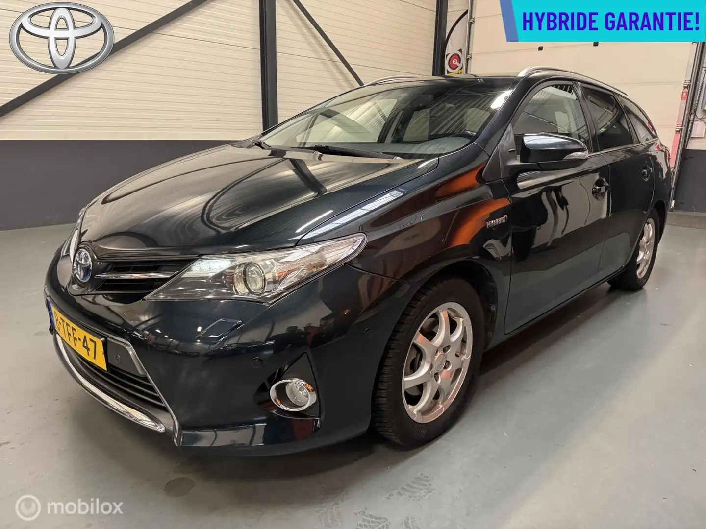 Toyota Auris Touring Sports 1.8 Hybrid Lease+ Grijs - 1