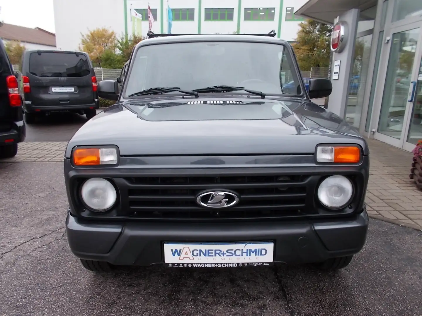 Lada Niva Taiga 1.7 Urban 4x4 + 5 Türer + AHK Grau - 2