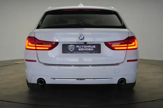 BMW 5 Series view 5