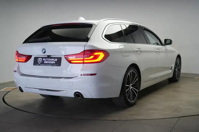 BMW 5 Series view 6