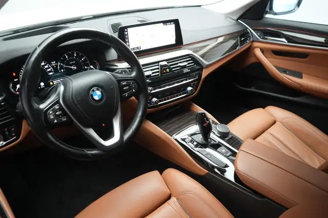 BMW 5 Series view 15