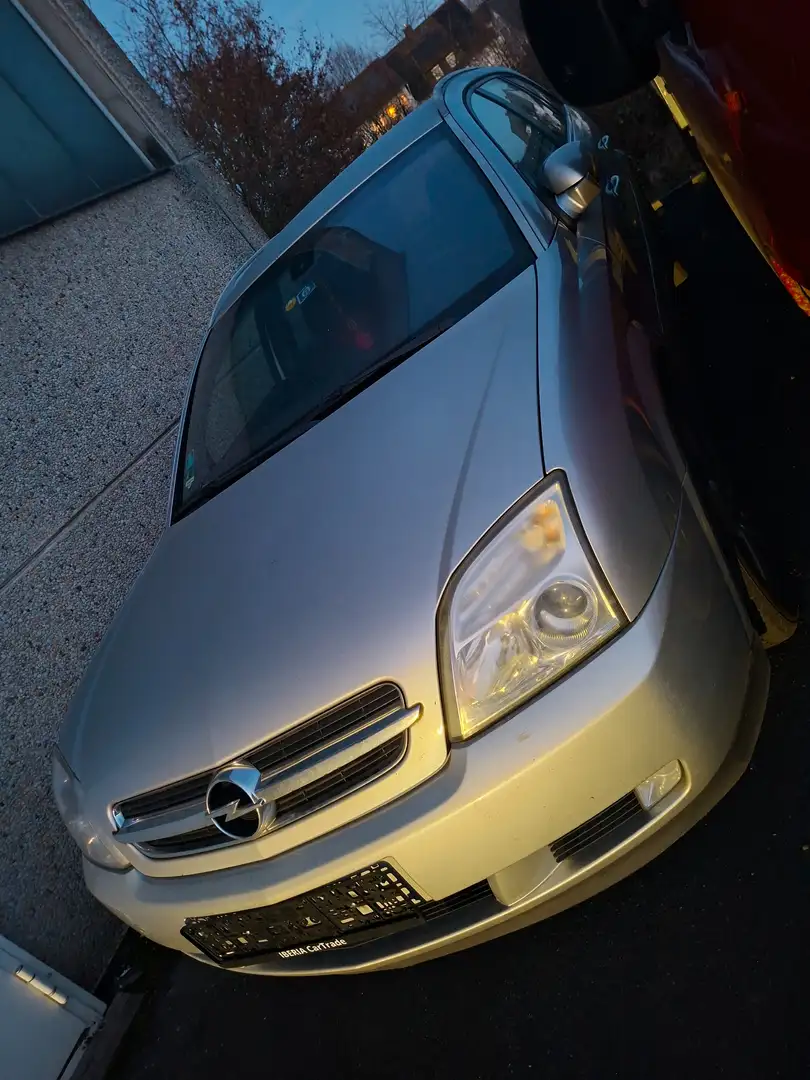 Opel Vectra Vectra 2.2 DTI Caravan  Edition(2004 - 2004) Silber - 1